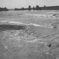 Wasser str&ouml;mt Richtung Appolding